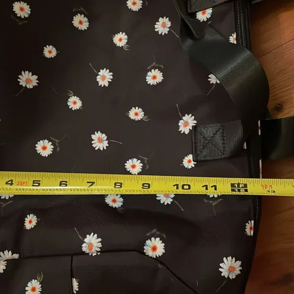 Alice + Olivia Black Fabfitfun Daisy Print Duffle Bag Weekender Travel Overnight - Image 7