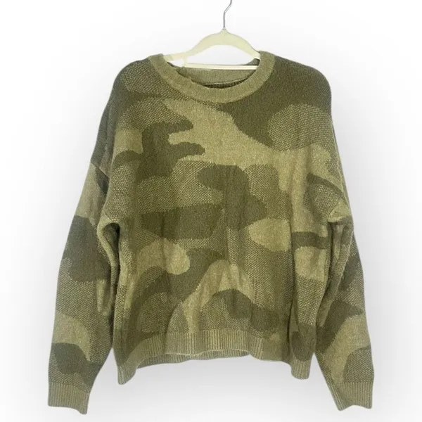 Lucky Brand Crew Neck Pullover Sweater Women’s Size Large Green Camouflage - Image 2