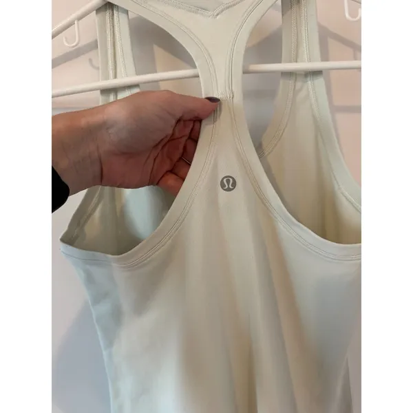 lululemon tank top NO SIZE TAG - Image 3
