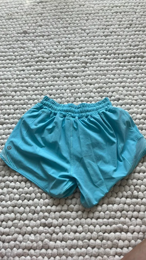 Lululemon Hotty Hot Shorts 4" High-Rise - Image 2