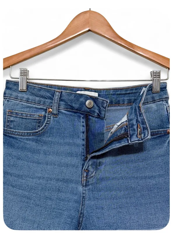 H&M Women's High-Waisted Stretch Denim Mom Shorts Size 8 - Image 8