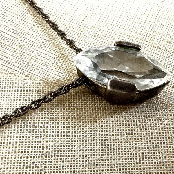 Avon vintage rhinestone pendant necklace Silver - Image 4