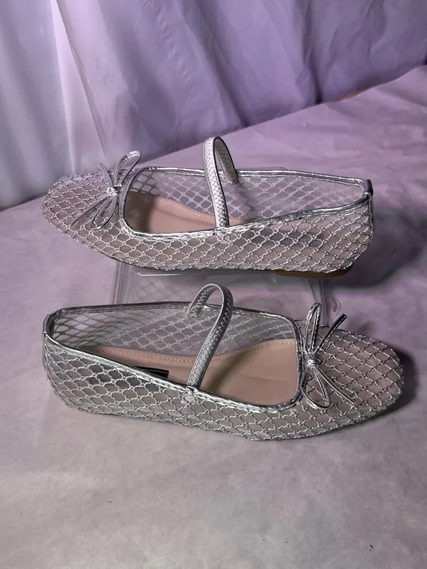 Rachael Ray Silver Mesh Mary Jane Flat with Bow Accent Size 6.5 - Image 2