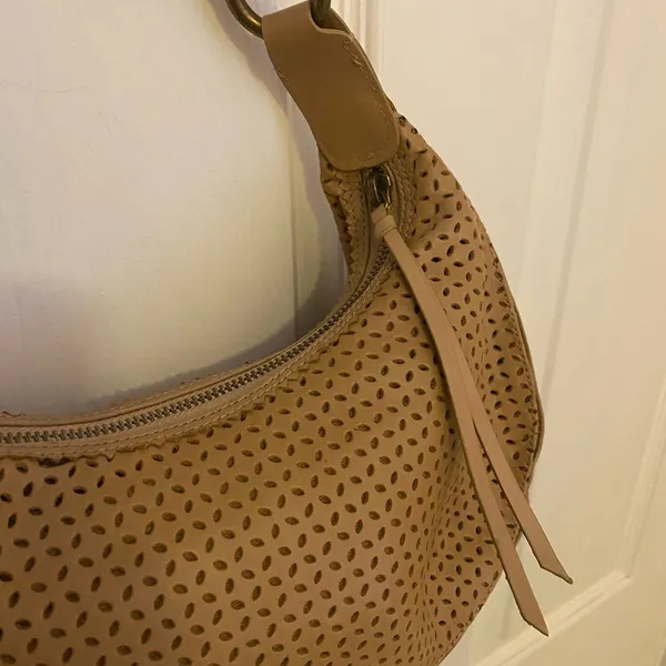 Like New!! Naturalizer Perforated Hand Bag in Camel - Image 6
