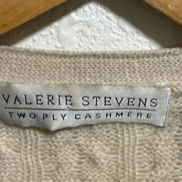 Valerie Stevens 100% cashmere cardigan size medium‎ - Image 4