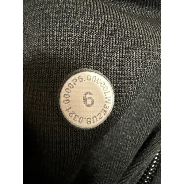 Lululemon Close To Crossing Women's Black Long Sleeve Athletic T Shirt Top Sz 6 - Image 4