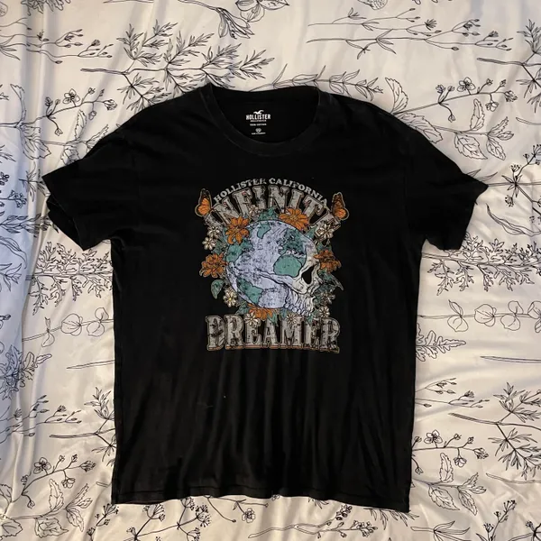 Hollister Graphic Tshirt - Image 2