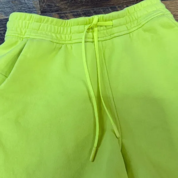 Lululemon Women's Yellow Shorts 4 - Image 6