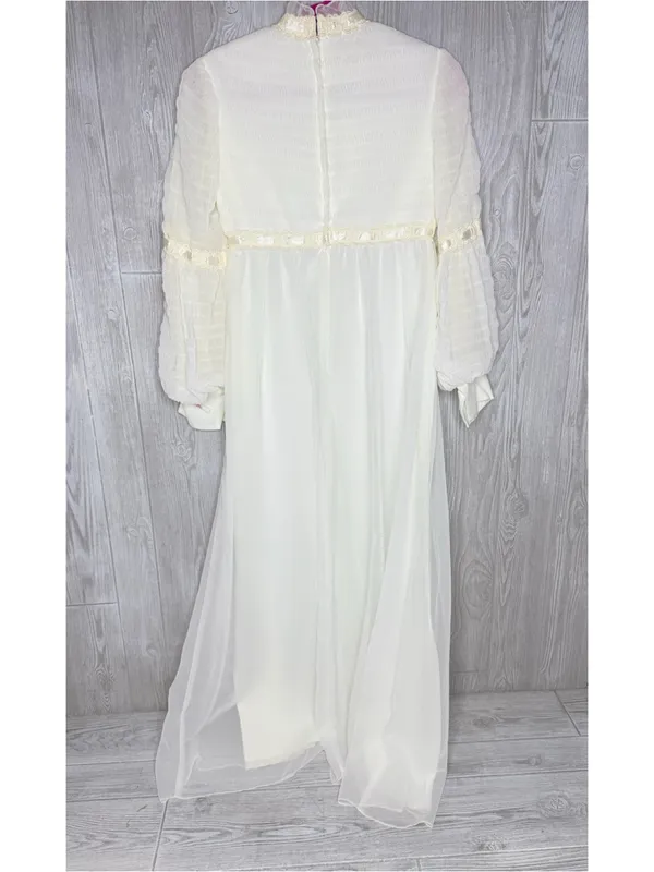 Vintage 1960s / 70s sheer tulle wedding dress white cream w/ long detail sleeves - Image 9