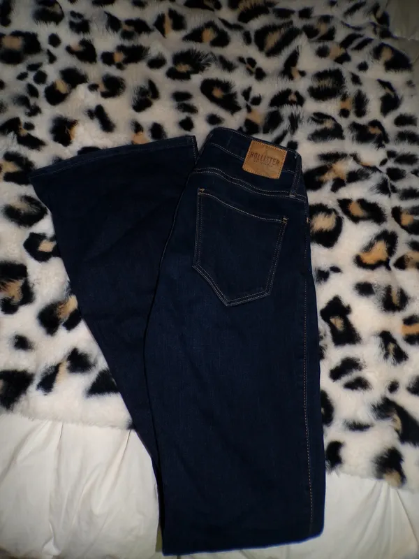 Hollister High-Rise Flare Jeans - Image 4