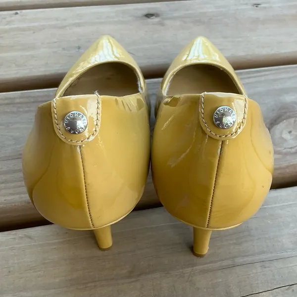 Michael Kors patent leather pumps💛💛💛 - Image 7