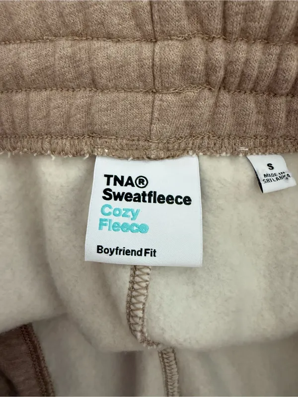 Aritzia TNA Cozy Fleece Boyfriend Sweat Shorts Tan Sweatfleece Size Small - Image 9