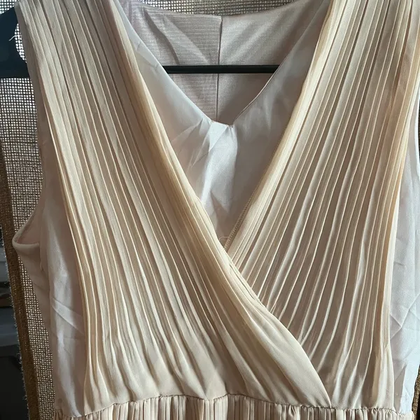 Stylish Cream Pleated Dress Size 6 - Image 2