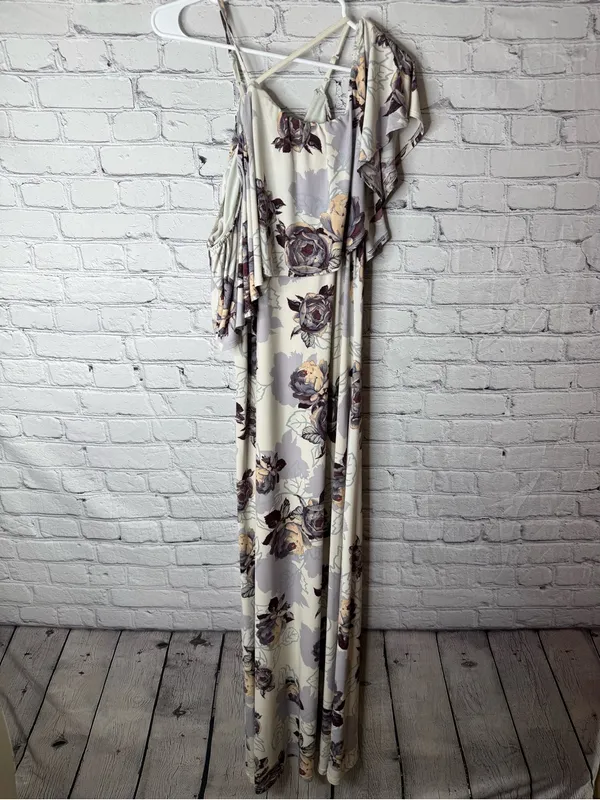Sugar lips Floral Cold-Shoulder Maxi Dress in Cream and Gray - Image 2