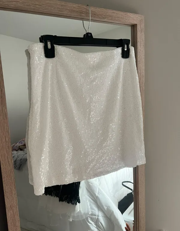 Main Strip Sequin Skirt🤍 - Image 2