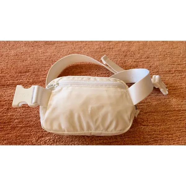 Lululemon Everywhere Belt Bag 1L White Opal O/S - Image 2