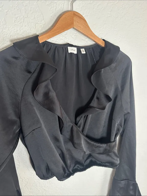 Wilfred Spartina Satin Blouse Black Ruffle Crop Top Date Night Pirate Aritzia - Image 3