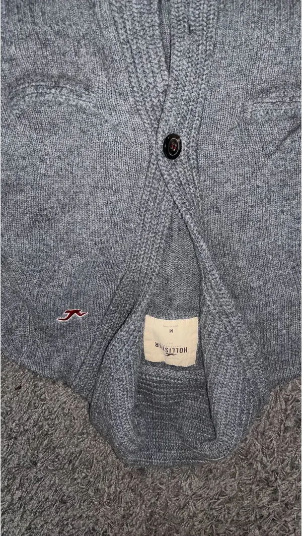 Y2K Hollister Sweater - Image 3