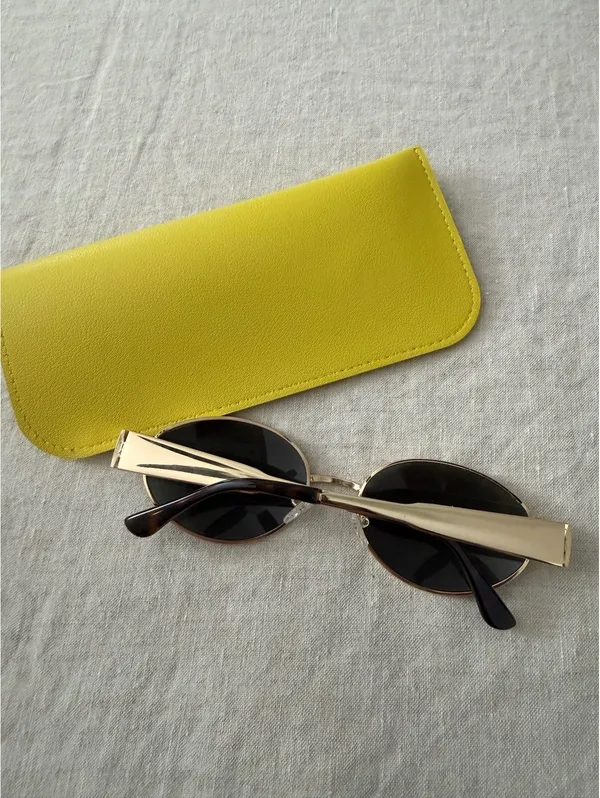 Retro Oval Sunglasses Gold - Image 3