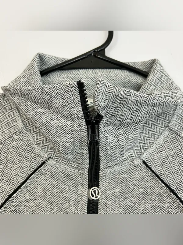 Lululemon Nice Asana Heathered Heringbone Grey Mock Neck Zip Up Jacket Size 6 - Image 6