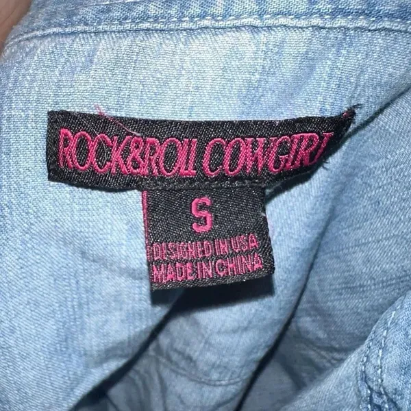 Rock+Roll Cowgirl distressed button down S denim western shirt - Image 4
