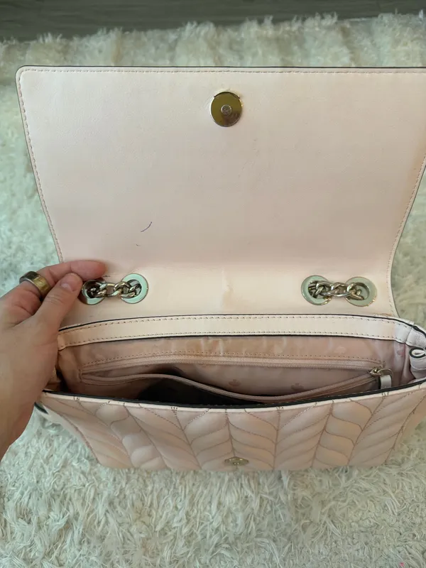 Kate Spade New York pink quilted crossbody bag with leaf-like stitching - Image 4