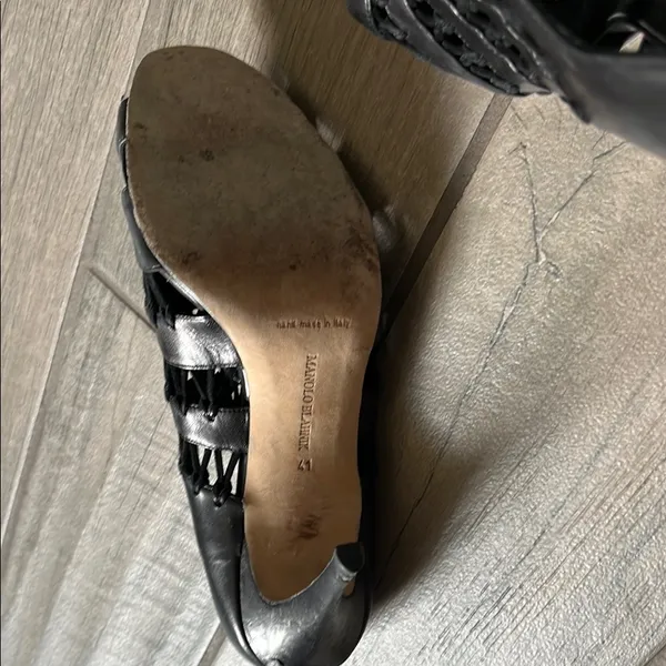 Manolo Blahnik Black Heels Sophisticated Style - Image 6