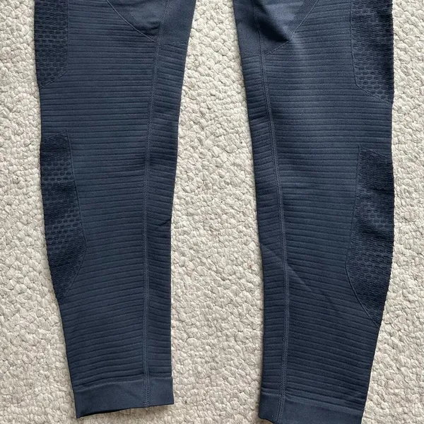 Zyia Active Perforated Performance Legging Women's Size Medium Gray Breathable - Image 2
