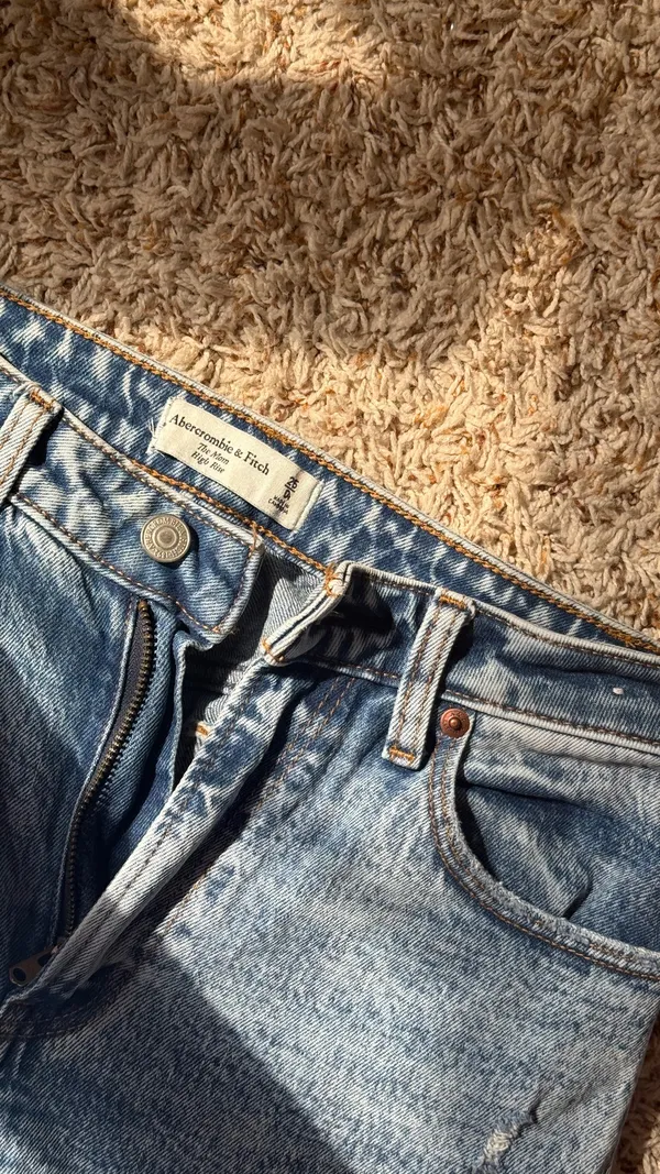 Abercrombie The Mom High-Rise Curve Love Jeans - Image 3