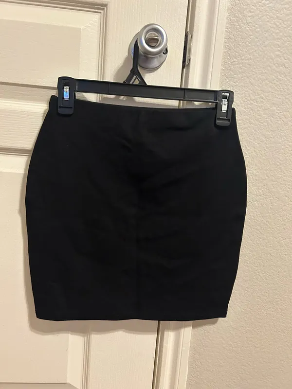 Black Mini Skirt medium. Wave Fashion - Image 4