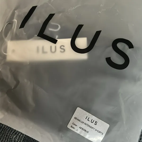 ILUS Seamlux Intensify Athletic shorts Large NWT Gray - Image 8