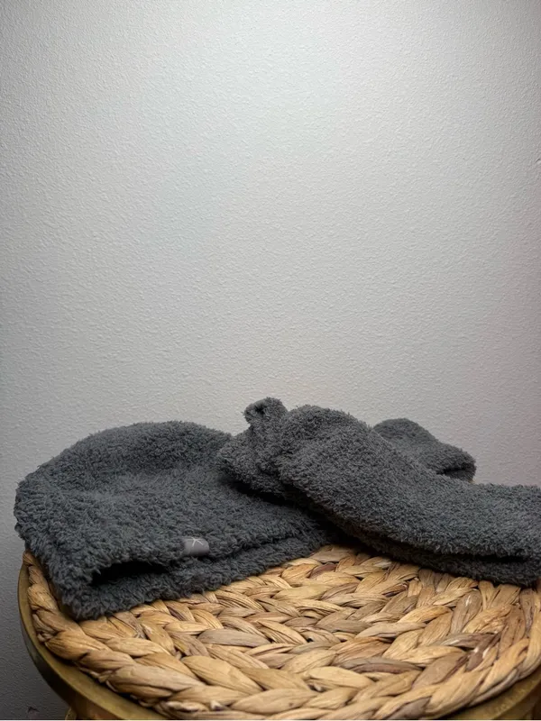 Barefoot Dreams CozyChic Beanie And Sock Gift Set - Image 2