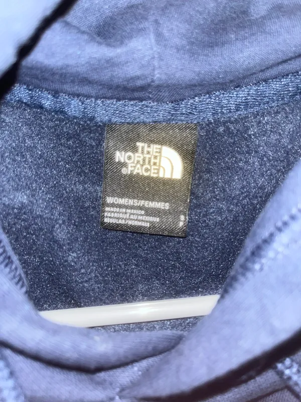 women’s navy north face hoodie - Image 4