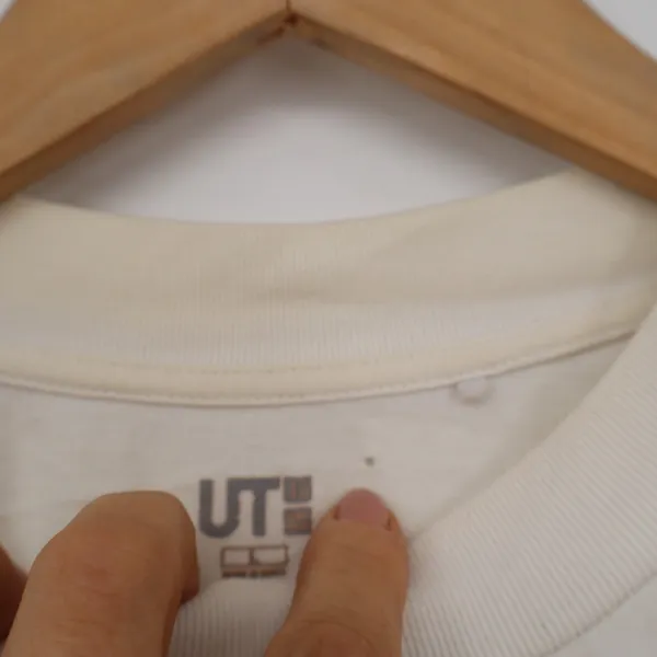 Uniqlo UT The Devil Wears Prada Graphic T-Shirt Cream Large Anne Hathaway Movie - Image 4