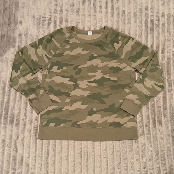 Old Navy Womens Green Camo Raglan Long Sleeve Crewneck Sweatshirt Size M‎ - Image 2