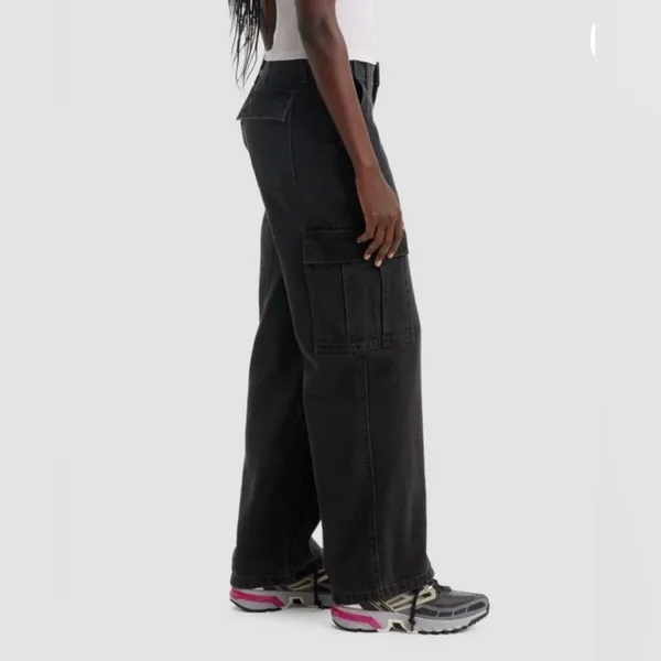Levi’s ‘94 Baggy Wide Leg Cargo Jeans Size 28 in Black‎ - Image 2