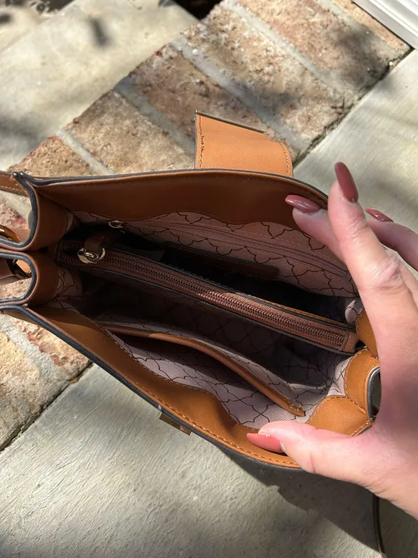 Kelly and Katie Crossbody Bag - Image 3