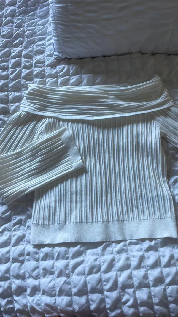 Edikted Off-The-Shoulder Sweater - Image 3