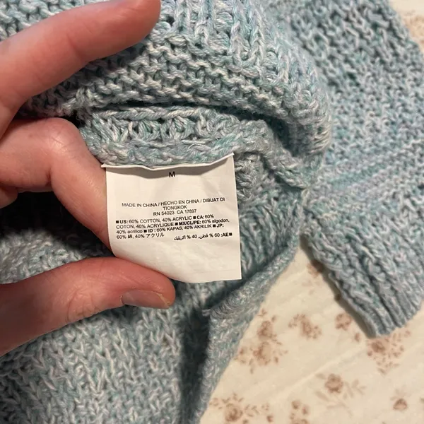 Old Navy Women's Light Blue Sweater - Image 4