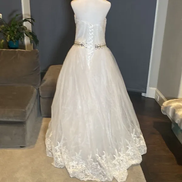 Women’s White Wedding Dress Sleeveless Corset Back Silver Beading Size 8 NWOT - Image 6