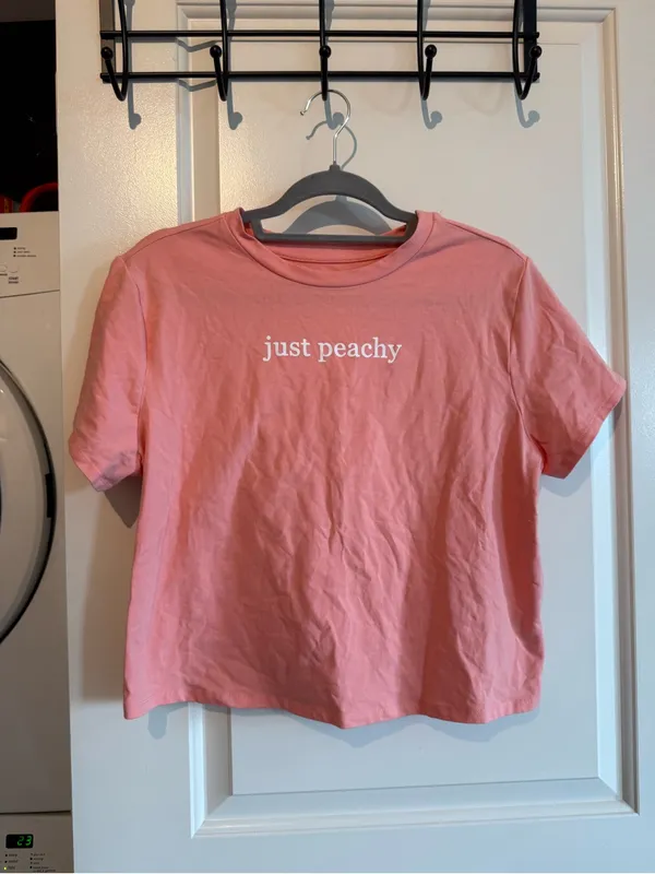 No Boundaries Peach Graphic Tee - 'just peachy' Print - Image 2