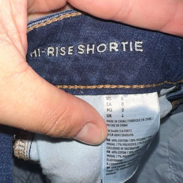 American Eagle distressed hi-rise 0 raw hem denim shorts - Image 3