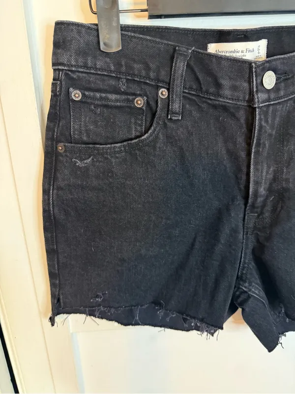 NWT Abercrombie & Fitch 90’s Straight Low Rise Black Denim Shorts - Image 5