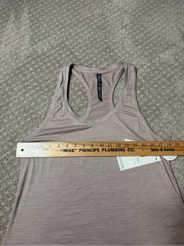 Vuori heathered mauve racerback tank top , size XL - Image 3