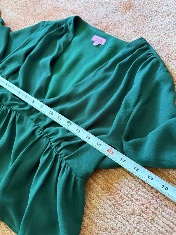 Francesca’s Mi Ami Green Peplum Blouse Size M Deep V Neck Long Sleeve - Image 4