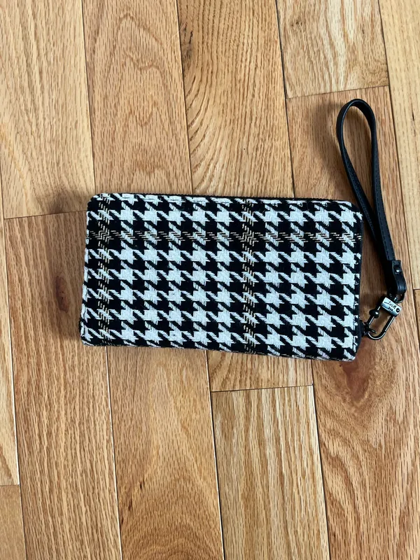 Betsey Johnson Wallet Wristlet Zip Around - Image 3