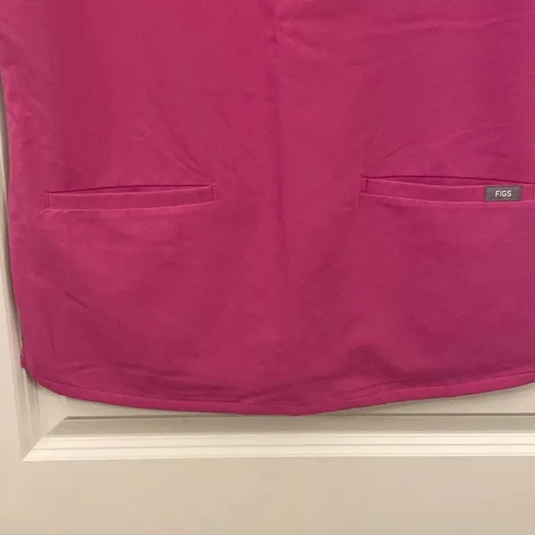 Figs scrub top size small - Image 2