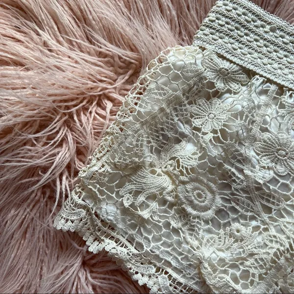 4/$10 ❣️ Boho Cream Lace Shorts - Image 2