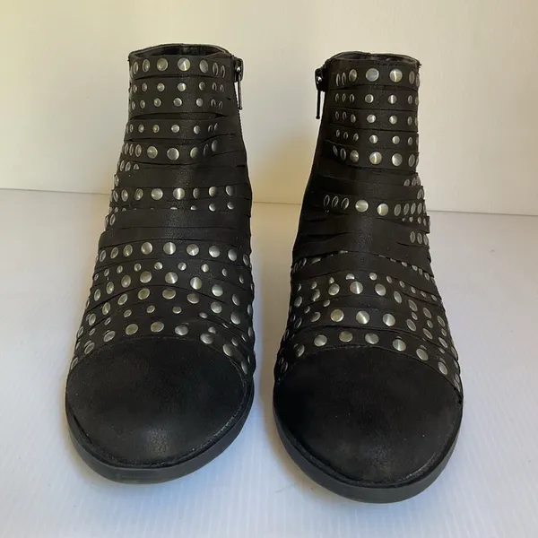 White Mountain Black Studded Ankle Boots Size 8.5 - Image 3
