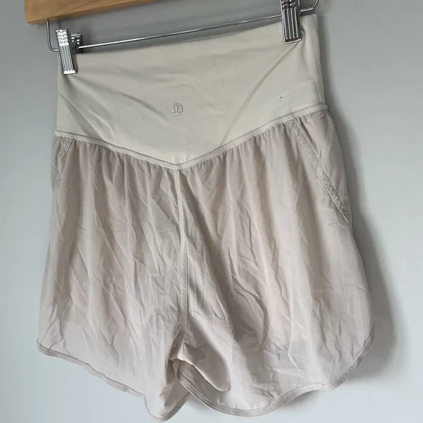 Lululemon Nulu Mesh High Rise Athletic shorts Beige Tan Lightweight Size 4 - Image 4